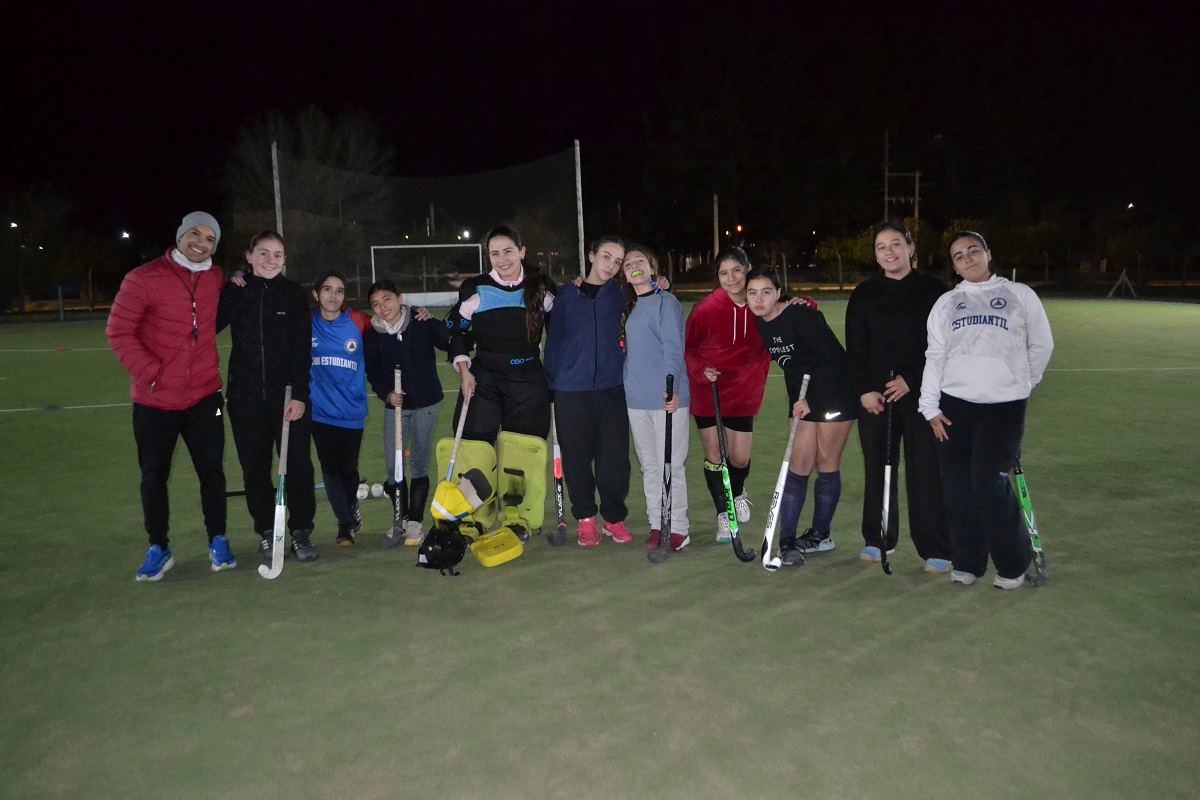 DXT Pampeano recorrió el hockey de Estudiantil y conoció el trabajo de la categoría Sub 14