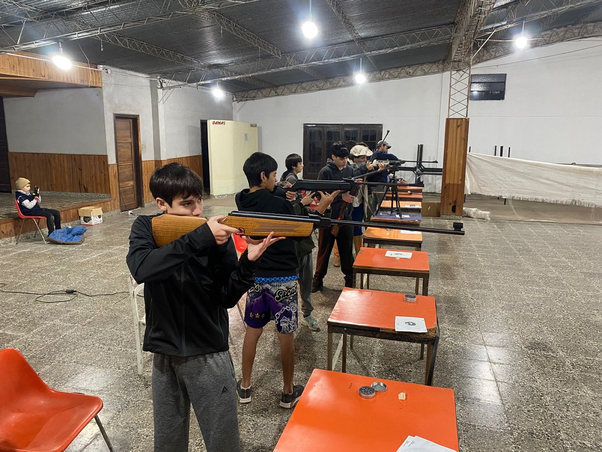 DXT Pampeano visitó la Escuela Municipal de Tiro: una disciplina que sigue creciendo en Eduardo Castex