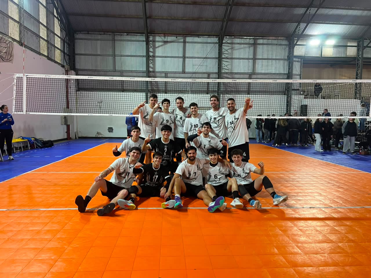 Racing Club se coronó campeón del Abierto Nacional de Vóley y cerró un fin de semana de alto nivel en Eduardo Castex